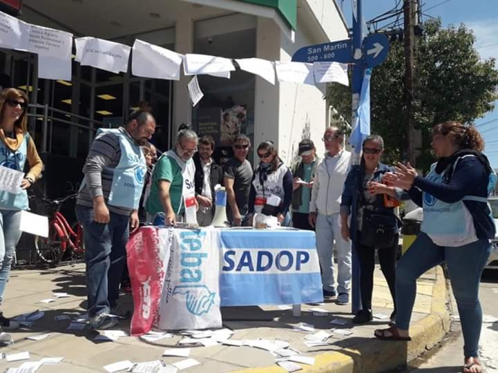 Papelazo docente en Ca&ntilde;uelas
