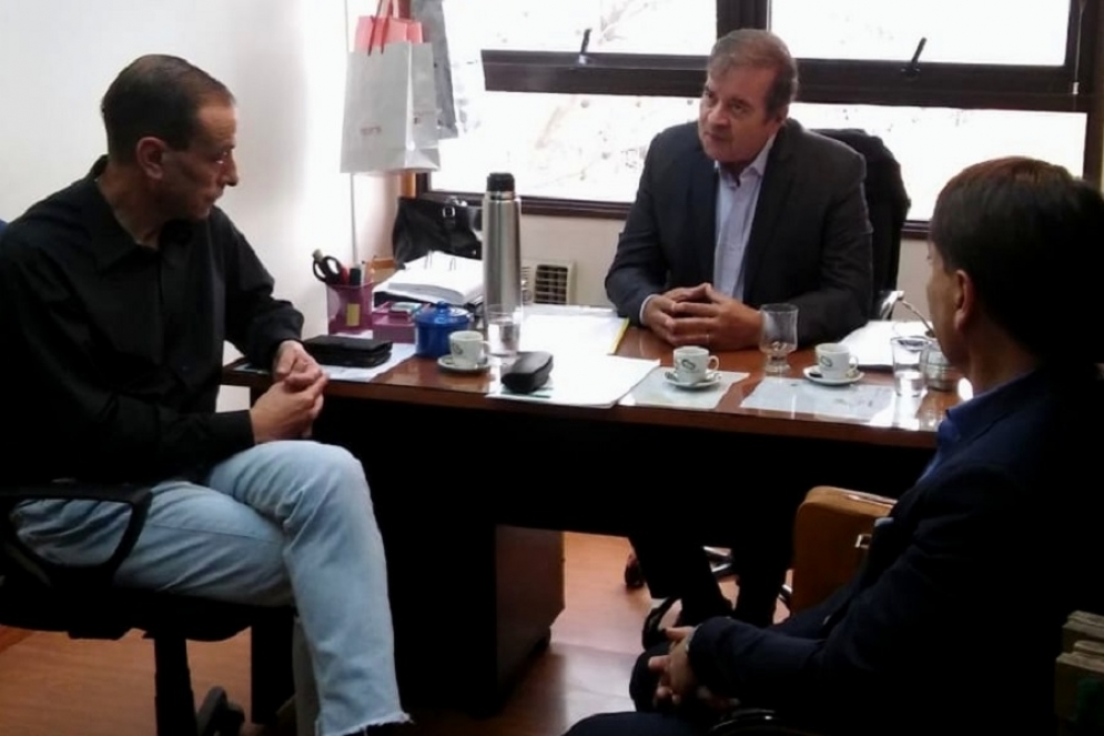 El intendente Arrieta junto al Juez Federal Rodr&iacute;guez y el asesor legal municipal, Roberto Fern&aacute;ndez Meire. 