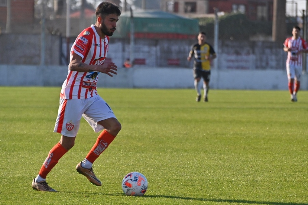 "Bebu" Morales, el autor del gol y la figura de la tarde.