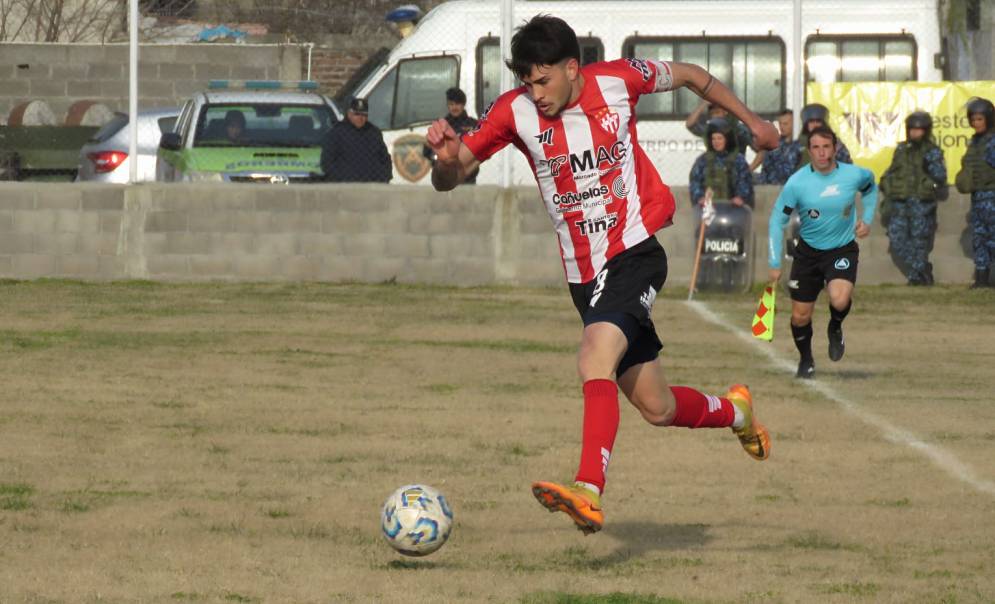 Patritti lanzado en ataque. Ph: Javi&nbsp;Morales.