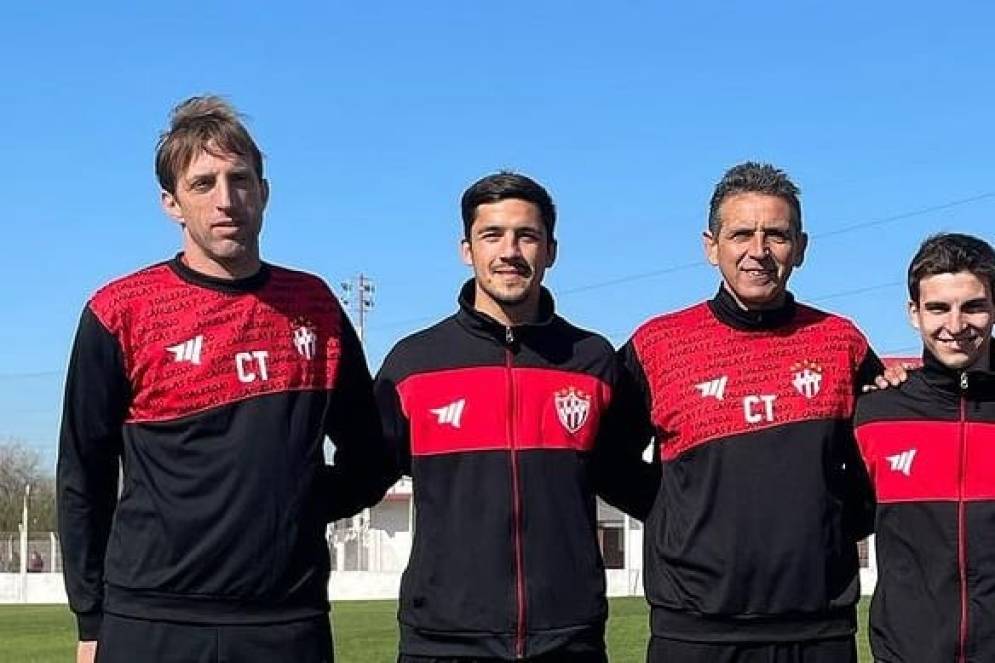 Ignacio Corteggiano -primero de la izquierda- hab&iacute;a llegado al club con Fabi&aacute;n Zermatten.