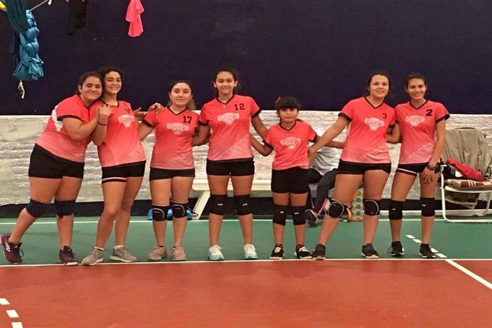 Sub 14: Valentina D&iacute;ez, Catalina L&oacute;pez, Morena Casco, Jazm&iacute;n Pautasso, Luana Jaime, Paula Depaoli y Virginia Montovio (De derecha a izquierda)