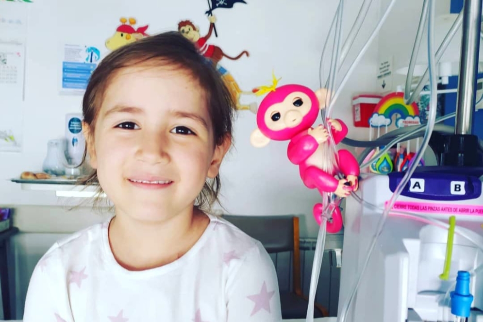 Emily P&eacute;rez necesita acceder al costoso tratamiento espa&ntilde;ol CAR-T, valuado en 600 mil euros.