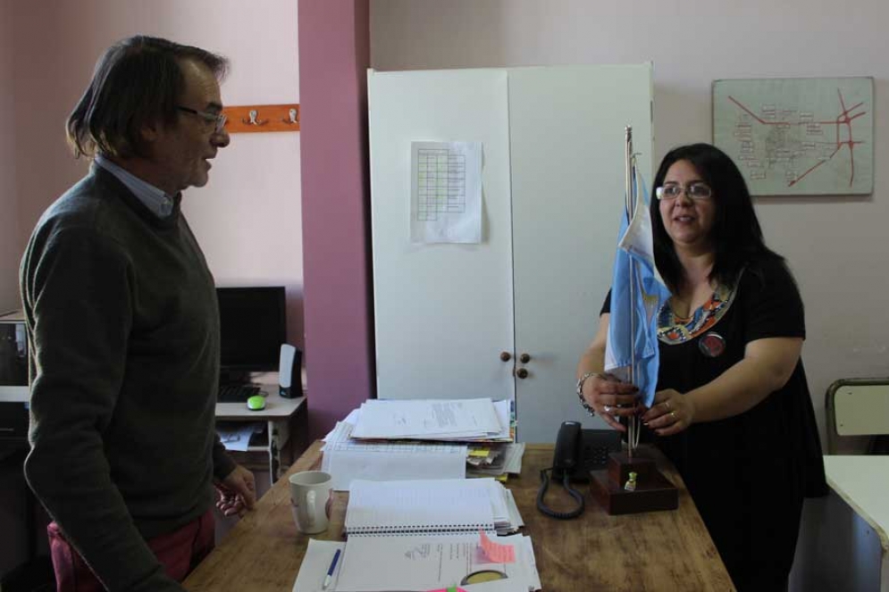 El presidente del Consejo Escolar, Luis Carnevali y Sabrina Curti minutos despu&eacute;s haber asumido el cargo. 