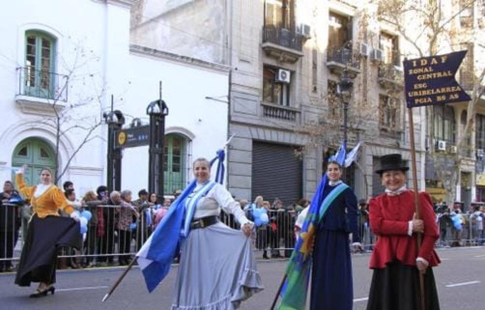 Las uribe&ntilde;as en el desfile porte&ntilde;o.