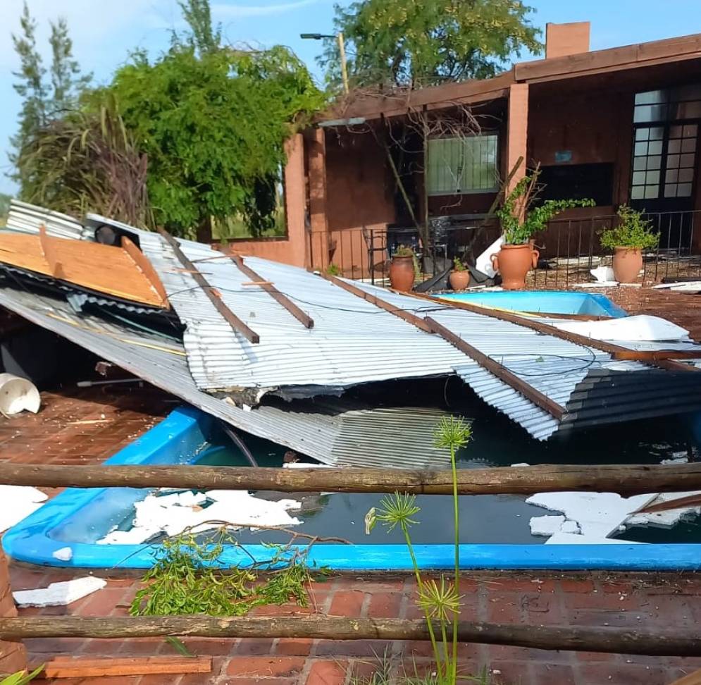 El techo, incrustado en la pileta.