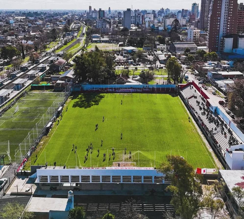 Se juega en el estadio "Ciudad de San Miguel".