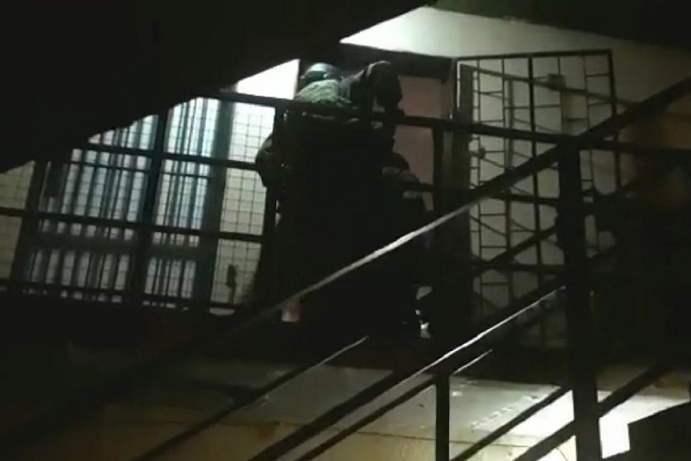 "&iexcl;Polic&iacute;a, Polic&iacute;a!": As&iacute; tiraban abajo la puerta para desbaratar banda narco