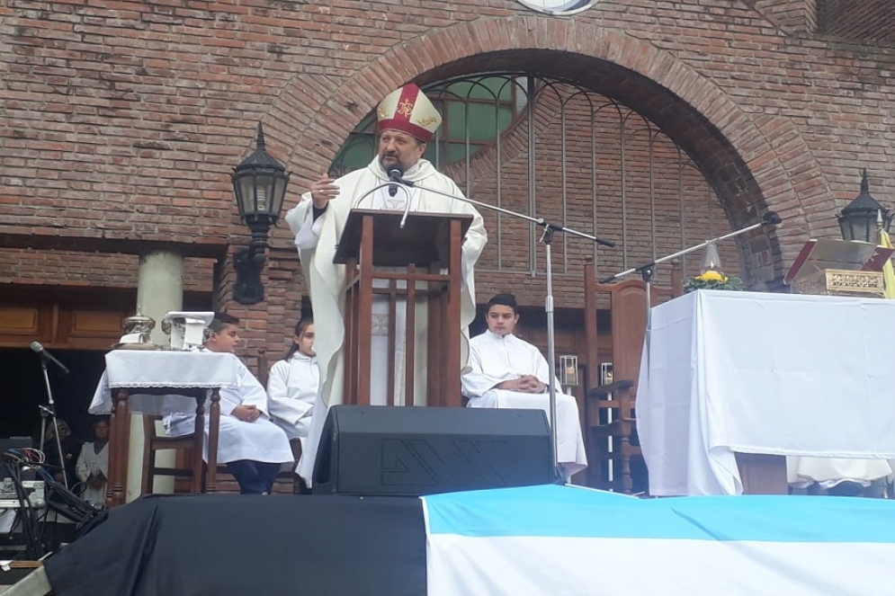 Monse&ntilde;or Gabriel barba.