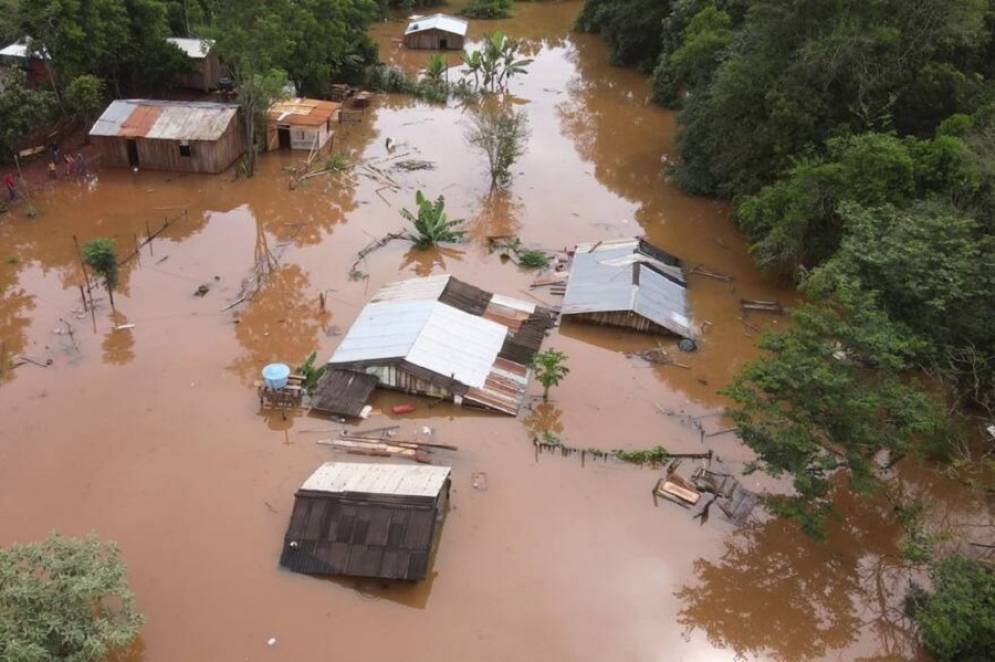 La hist&oacute;rica crecida de Rio Paran&aacute; complico a varias provincias.