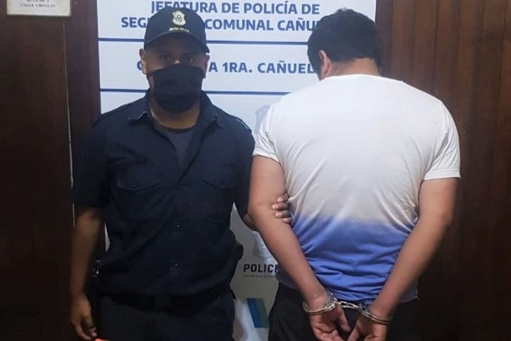 Gonz&aacute;lez en la dependencia de Av. Libertad.