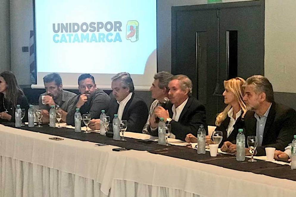 Fassi en la mesa principal del encuentro entre Daniel Filmus y Felipe Sol&aacute;. 