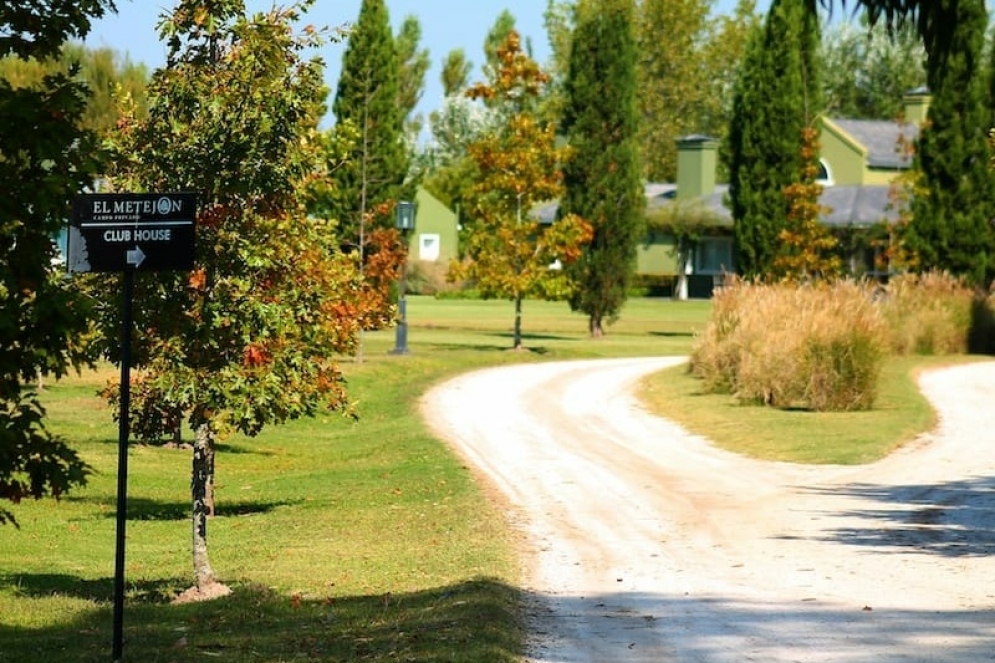 Calles internas de "El Metej&oacute;n".