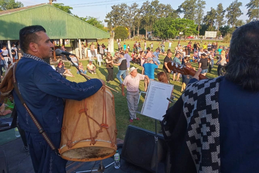 La "Chacarerata Santiague&ntilde;a" en el escenario de la Rural.