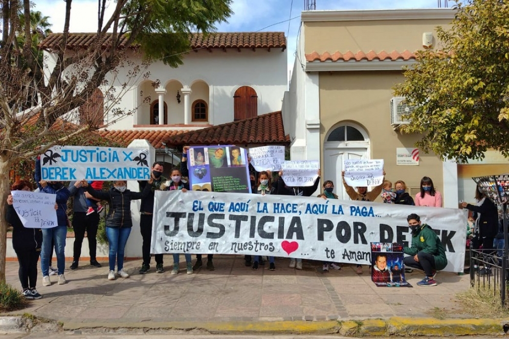 Una veintena de personas se movilizaron por la zona c&eacute;ntrica.
