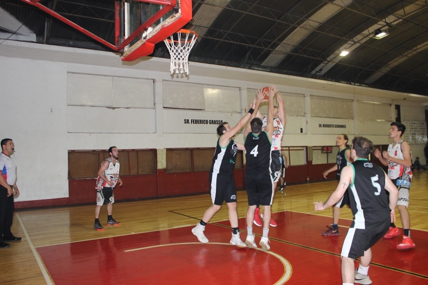 Ca&ntilde;uelas derrot&oacute; a Varela Junior 74-66