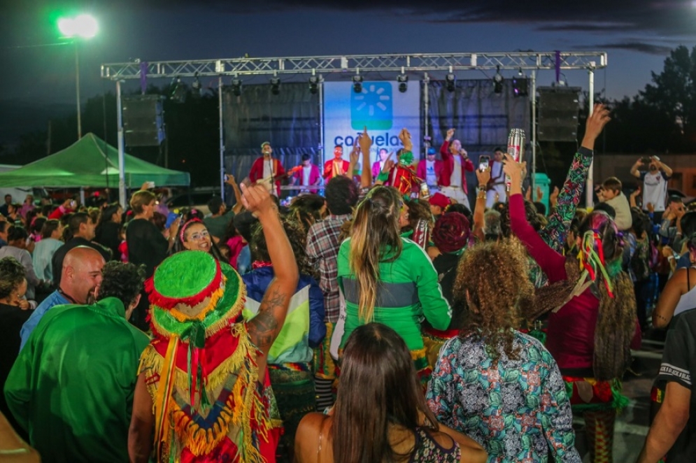 Un buen marco de p&uacute;blico estuvo presente en el recital de Volc&aacute;n. 