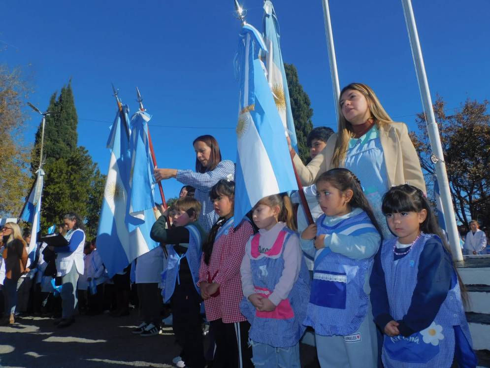 Distintas generaciones de estudiantes participaron del acto.