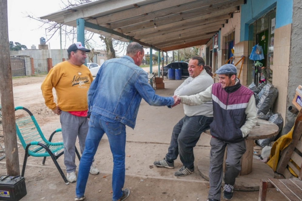 El mandatario dialog&oacute; con los lugare&ntilde;os.