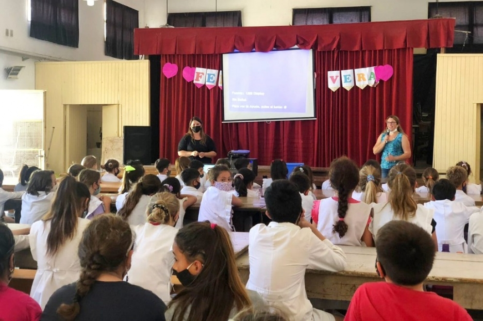 Participaron alumnos, docentes, auxiliares y directivos de la escuela.