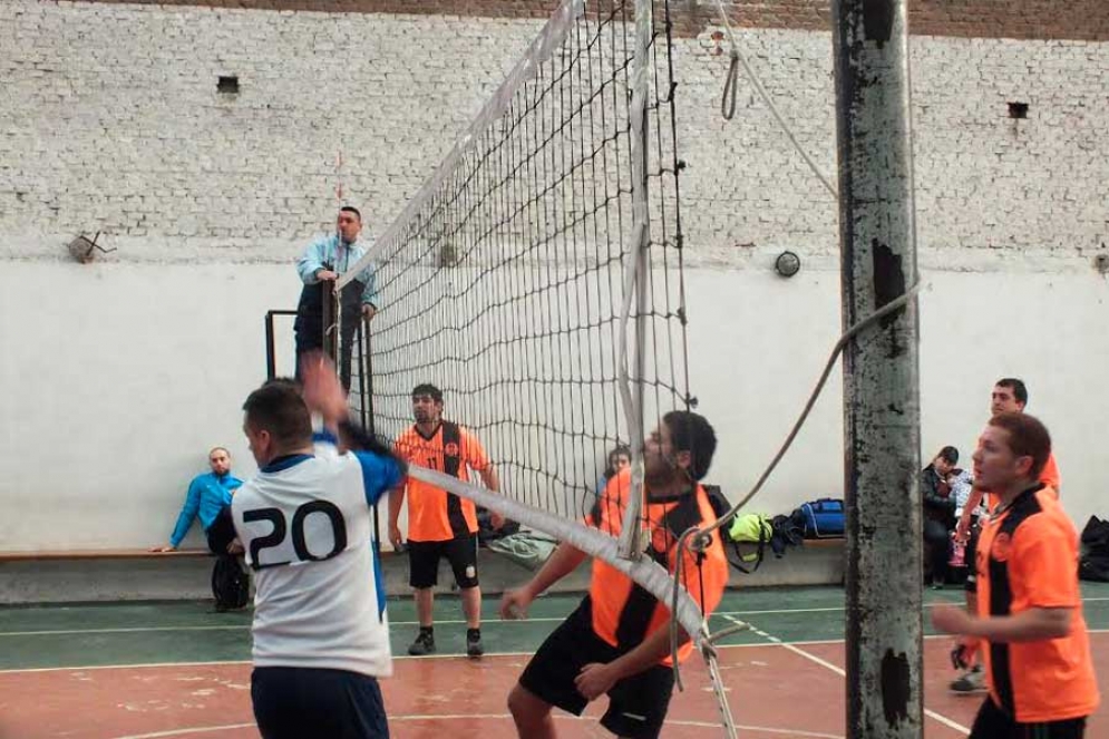 Liga Municipal de V&oacute;ley: Deportivo La Academia pisa fuerte