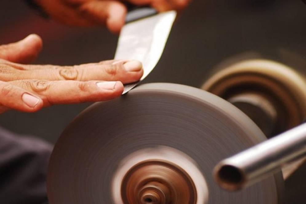 El afilador se termin&oacute; llevando $5000. 