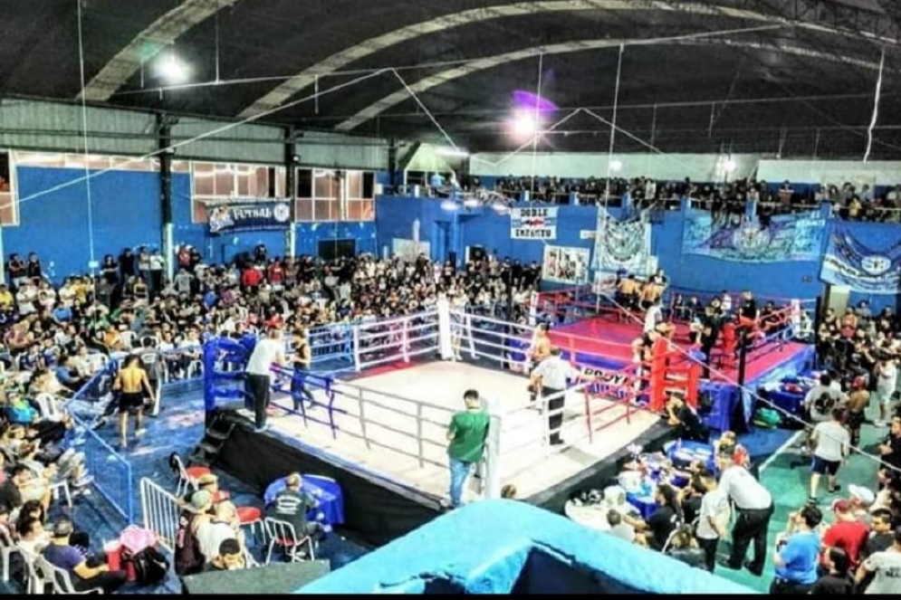 Estupenda actuaci&oacute;n de la Escuela Municipal de Kickboxing