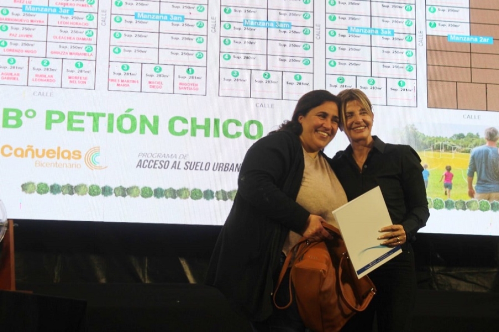 La intendenta comparti&oacute; unas palabras a los vecinos presentes.