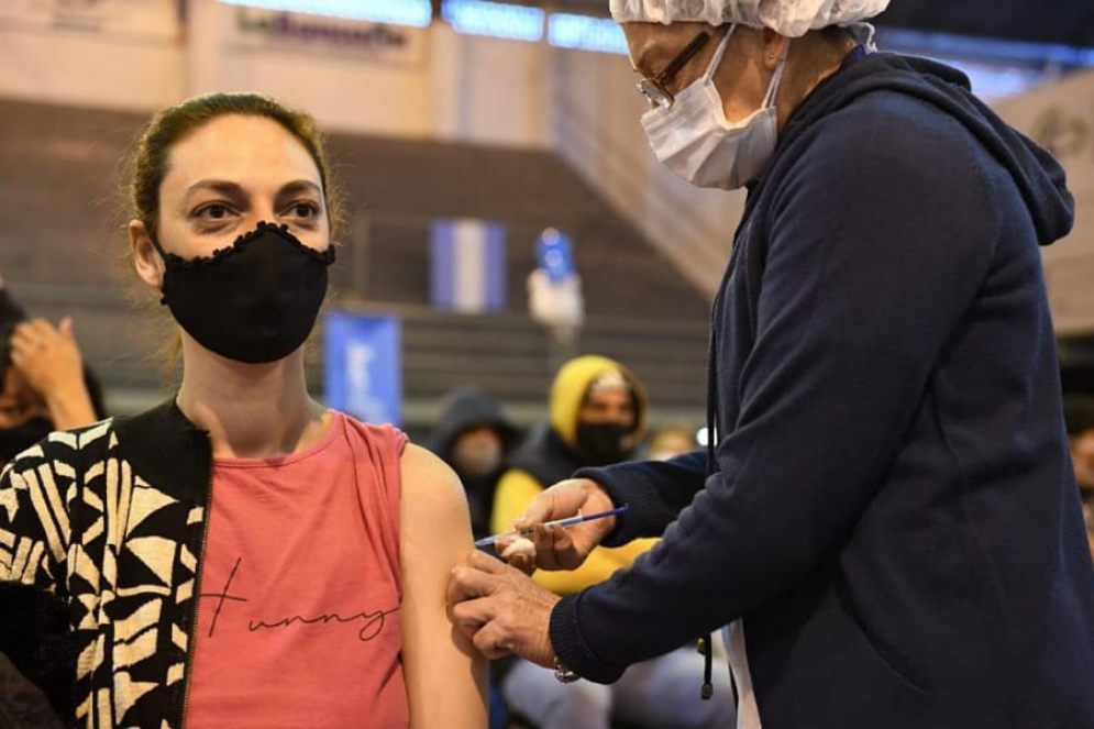 A partir del mi&eacute;rcoles las personas de m&aacute;s de 35 a&ntilde;os pueden asistir sin turno previo a cualquiera de los vacunatorio.