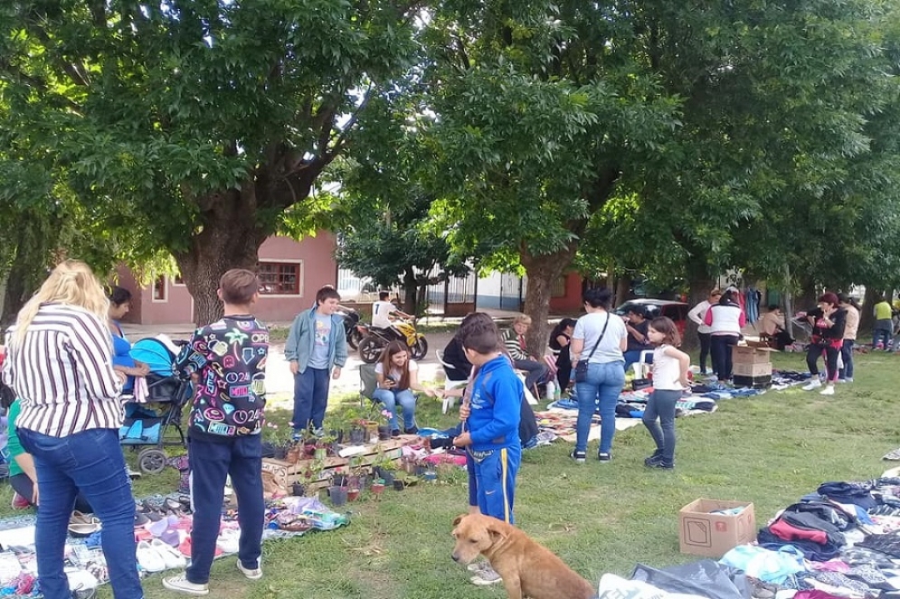 Trueques en la Plaza Sabin Salk