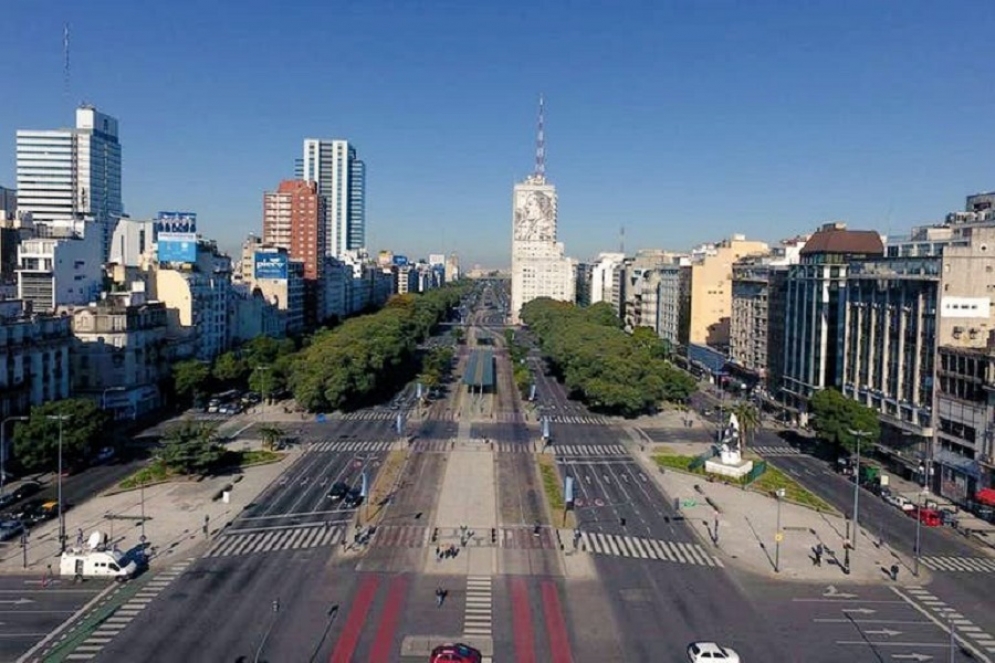 La Avenida 9 de Julio totalmente vac&iacute;a durante la medida de fuerza. 