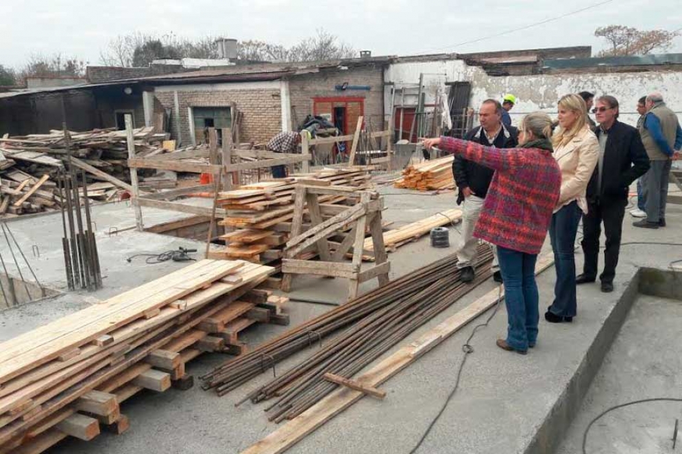 Fassi recorri&oacute; el edificio en construcci&oacute;n de la UCES