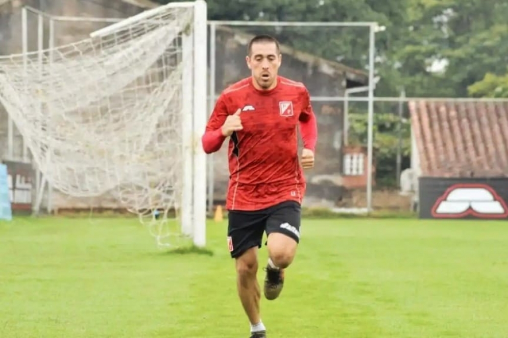 "Chicho" con los colores de River de Paraguay, su ultimo equipo.