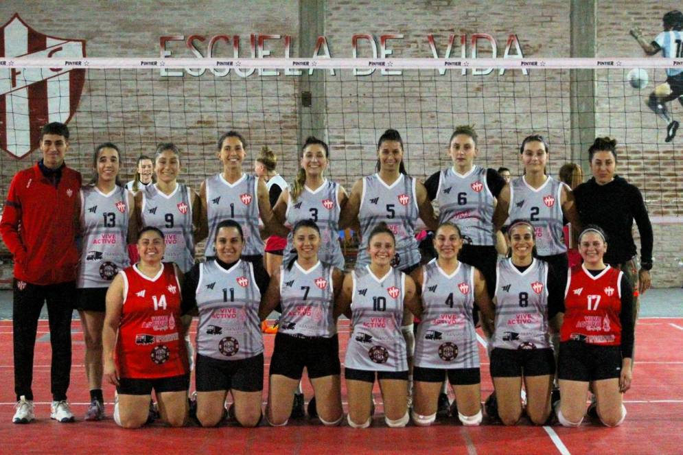 Frente a Ferro se dieron tres debuts (FOTO: CFC V&oacute;ley)