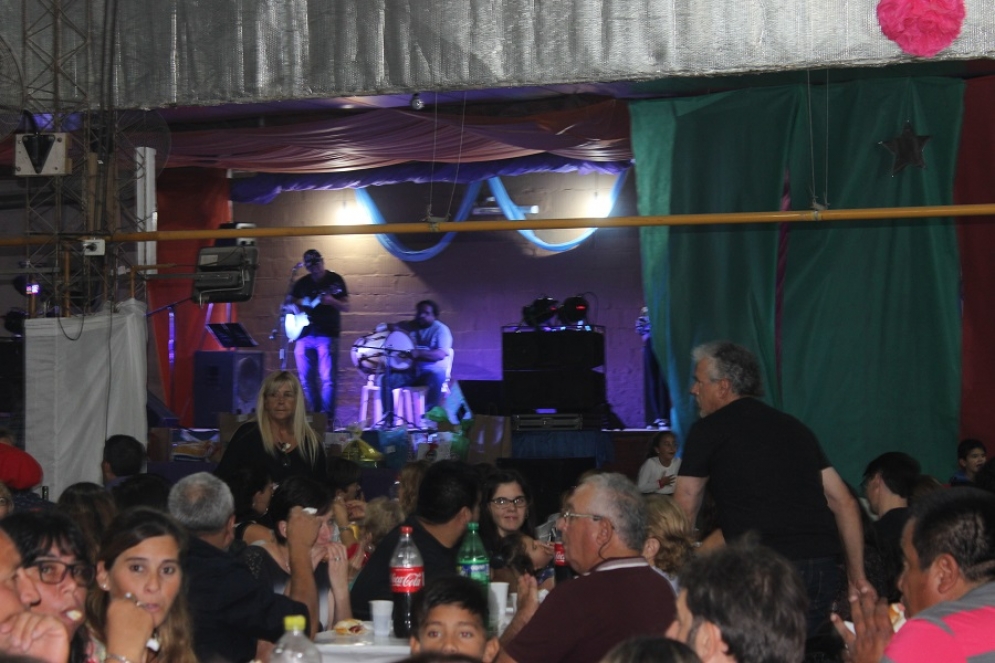 Se presentaron m&aacute;s de treinta n&uacute;meros art&iacute;sticos. 