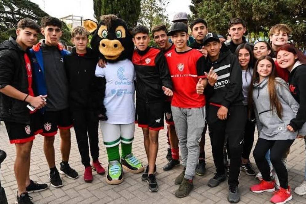 En 2022, Ca&ntilde;uelas logr&oacute; la dorada en F&uacute;tbol Playa.
