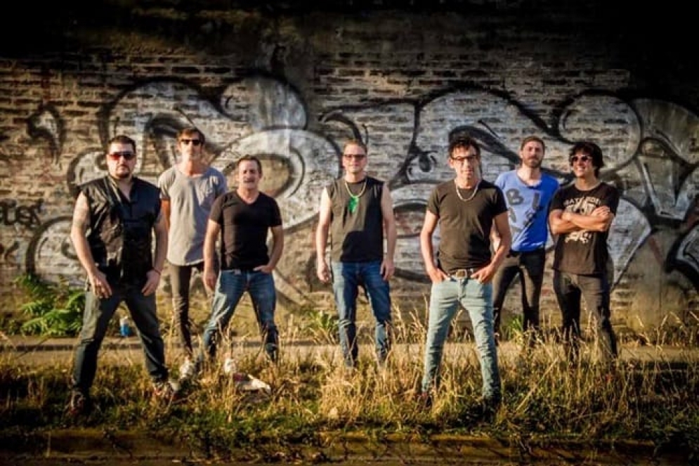 "Hacer un puente", uno de los cl&aacute;sicos de la banda.