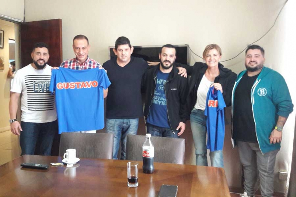 Los dirigentes de la Instituci&oacute;n junto a las autoridades locales.