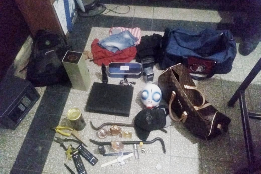 Las pertenencias recuperadas por la polic&iacute;a.