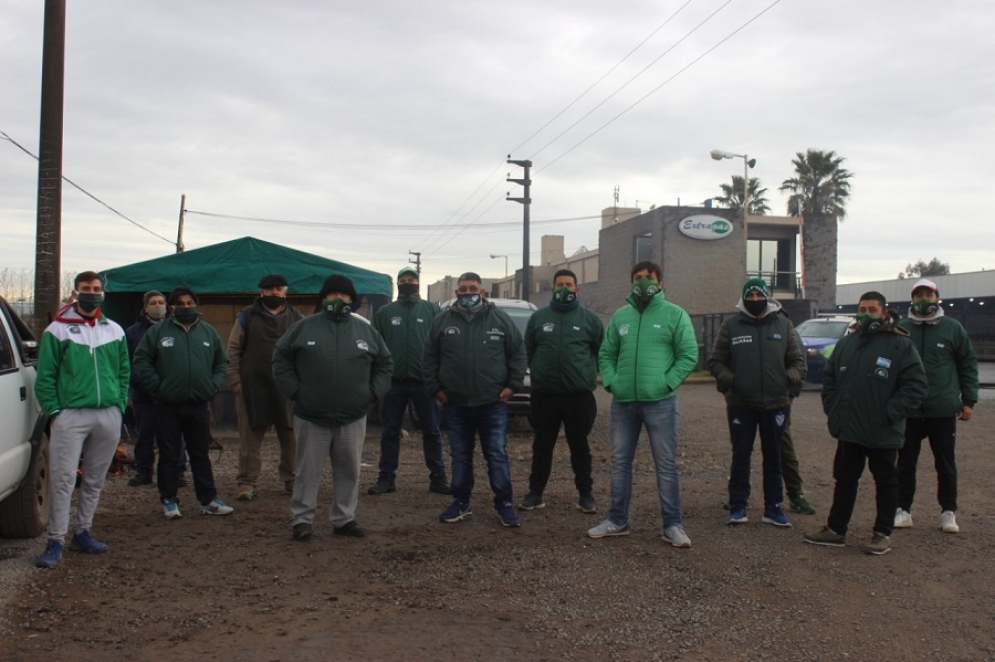 Protesta en el acceso a Extragas