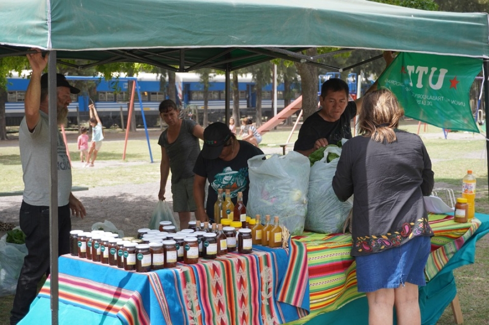 M&aacute;s de 100 vecinos se acercaron al local.  