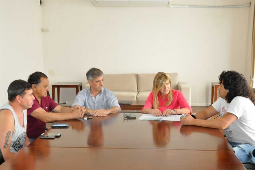 La Jefa Comunal Fassi junto a los representantes de Frigocarne. 