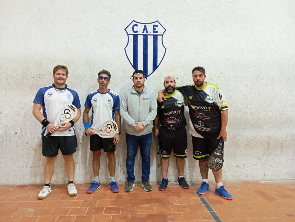 De blanco, Dianda y Ludi en la previa del duelo. 