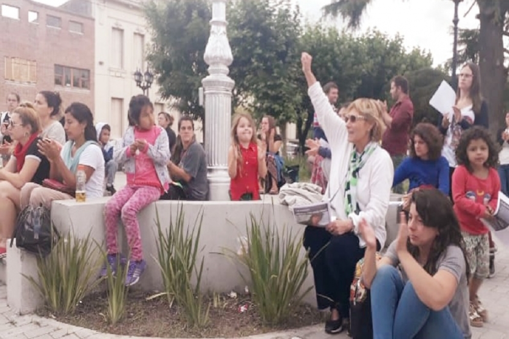 En Ca&ntilde;uelas se adhiri&oacute; al paro de  mujeres