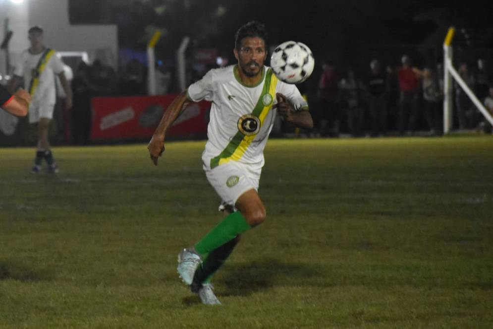 Javier Rossi, figura del Tricolor, fue clave para pasar de ronda en el Regional. Ph: Jazm&iacute;n Fuentes.