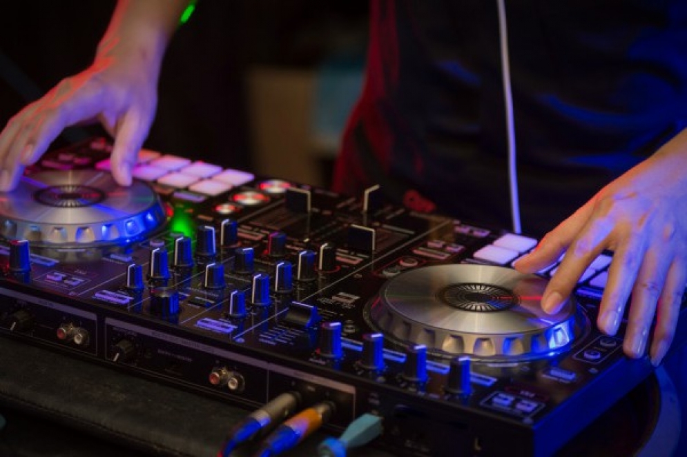 Se llevaron una PC, una consola de sonido y luces. 