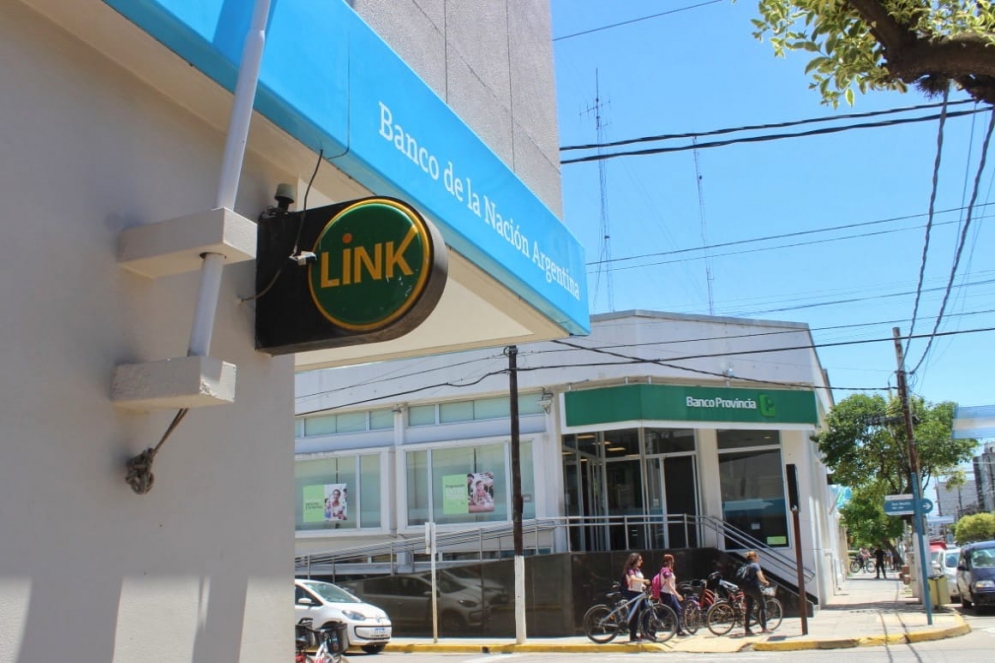 Las entidades p&uacute;blicas y privadas atender&aacute;n al p&uacute;blico de 8 a 13 horas.