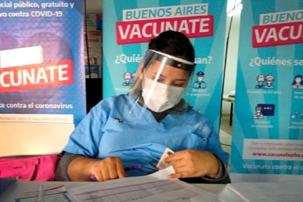 Otro tiempo. Los becarios, sin siquiera estar inmunizados, estuvieron en la primera l&iacute;nea de batalla del programa de vacunaci&oacute;n.