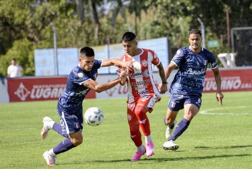 Ojeda empat&oacute; el partido con una estupenda definici&oacute;n.