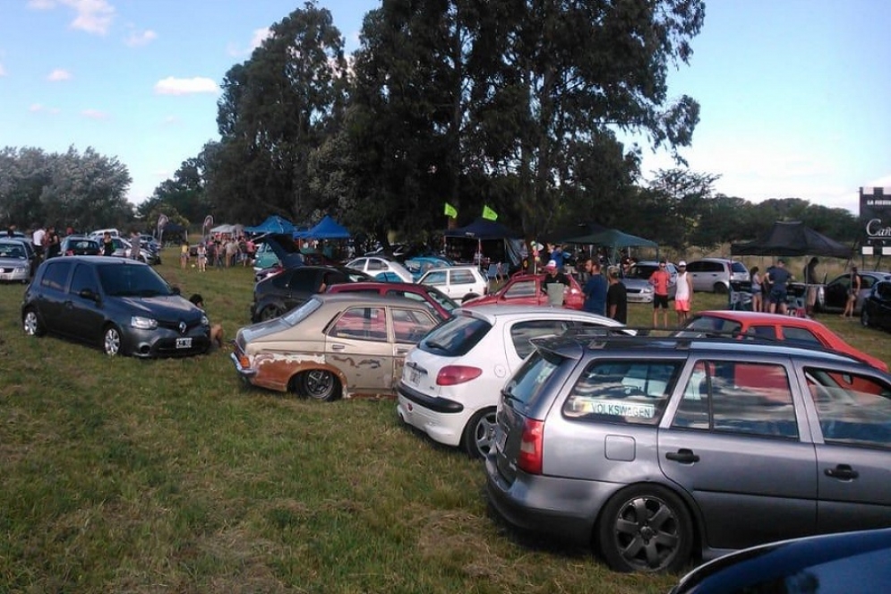 M&aacute;s 90 autos participaron del encuentro. 